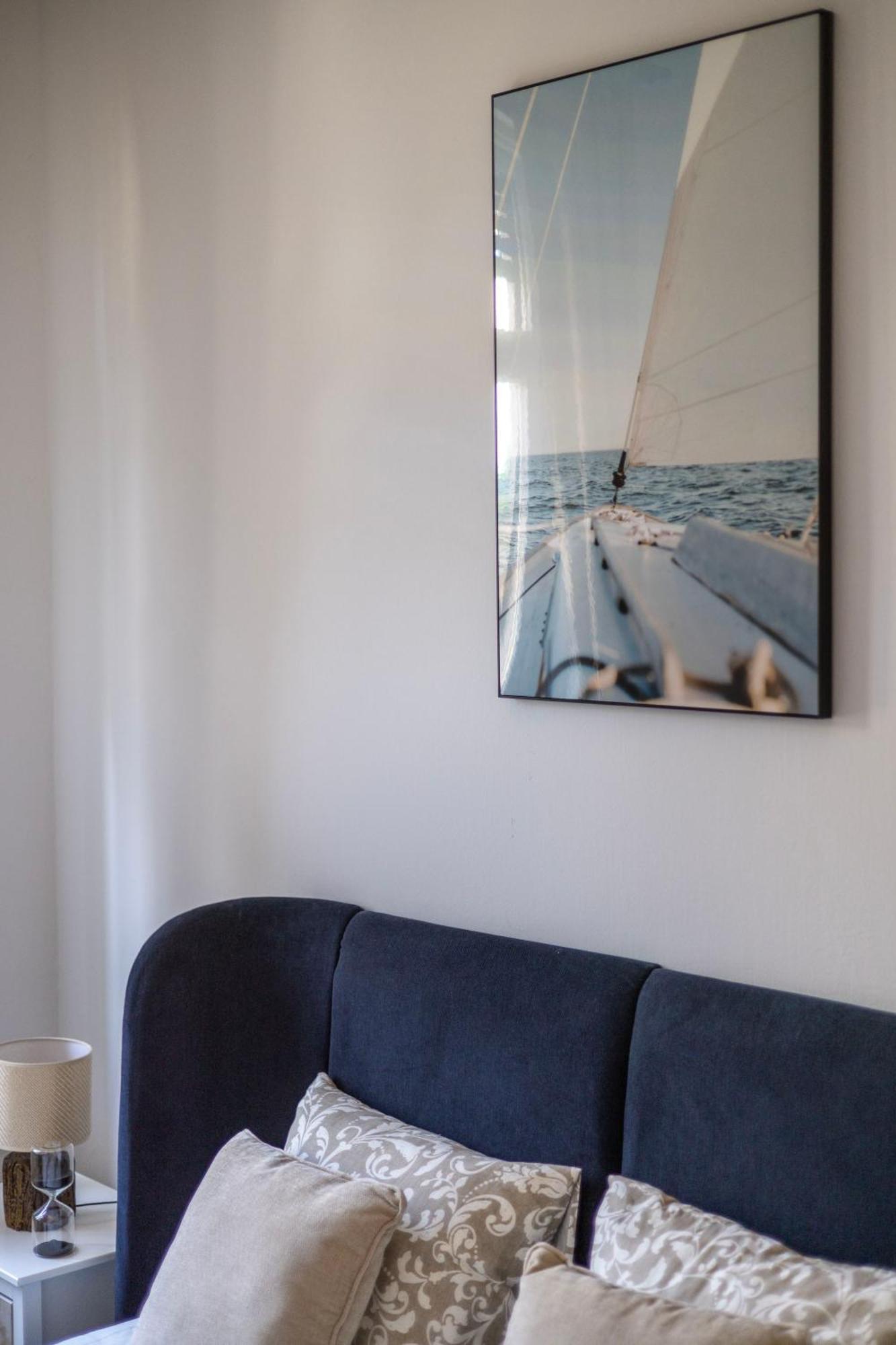 Spacious 4 Bdr, 4 Bthr In The Center Of *