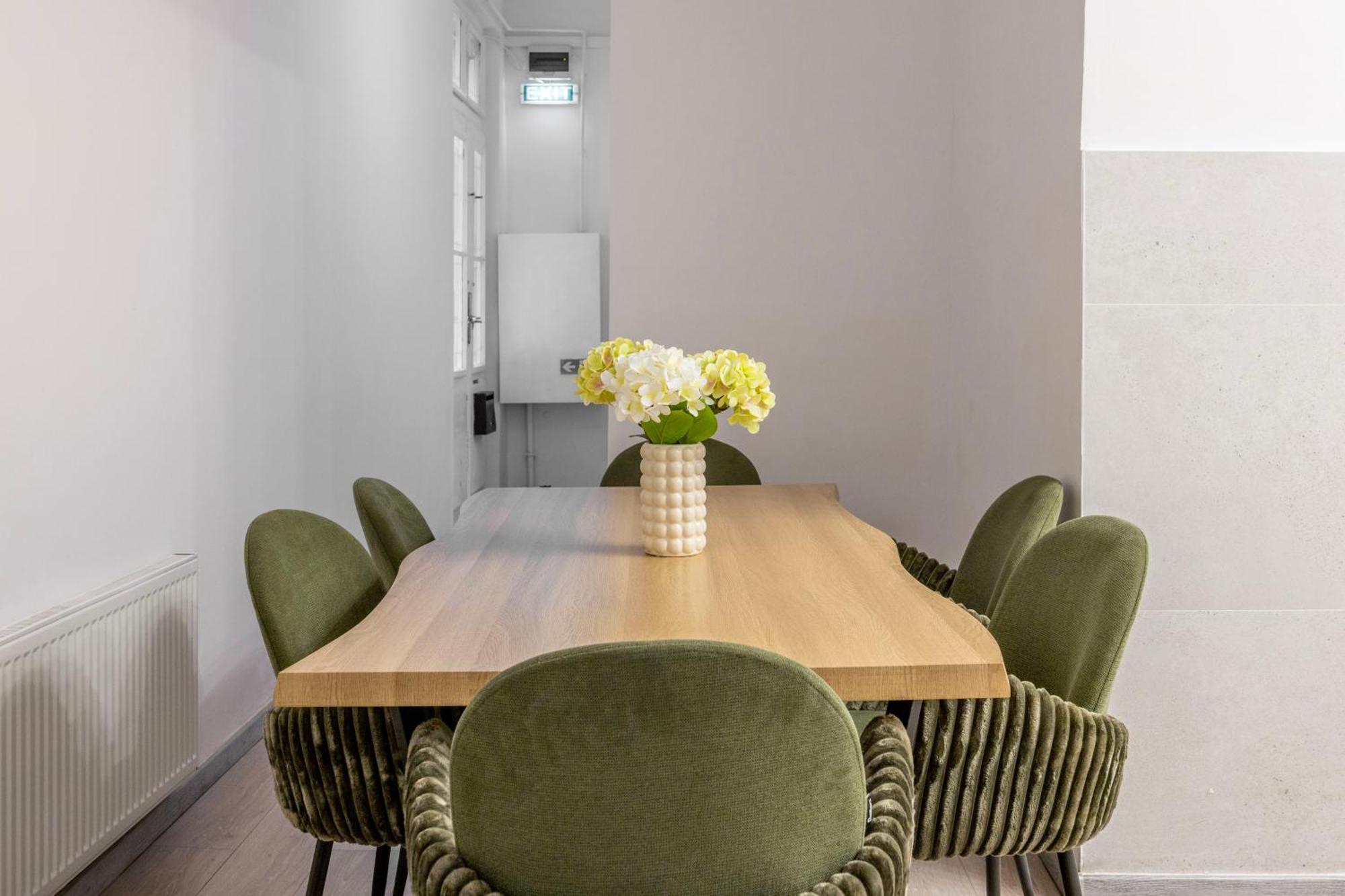 Apartament Spacious 4 Bdr, 4 Bthr In The Center Of