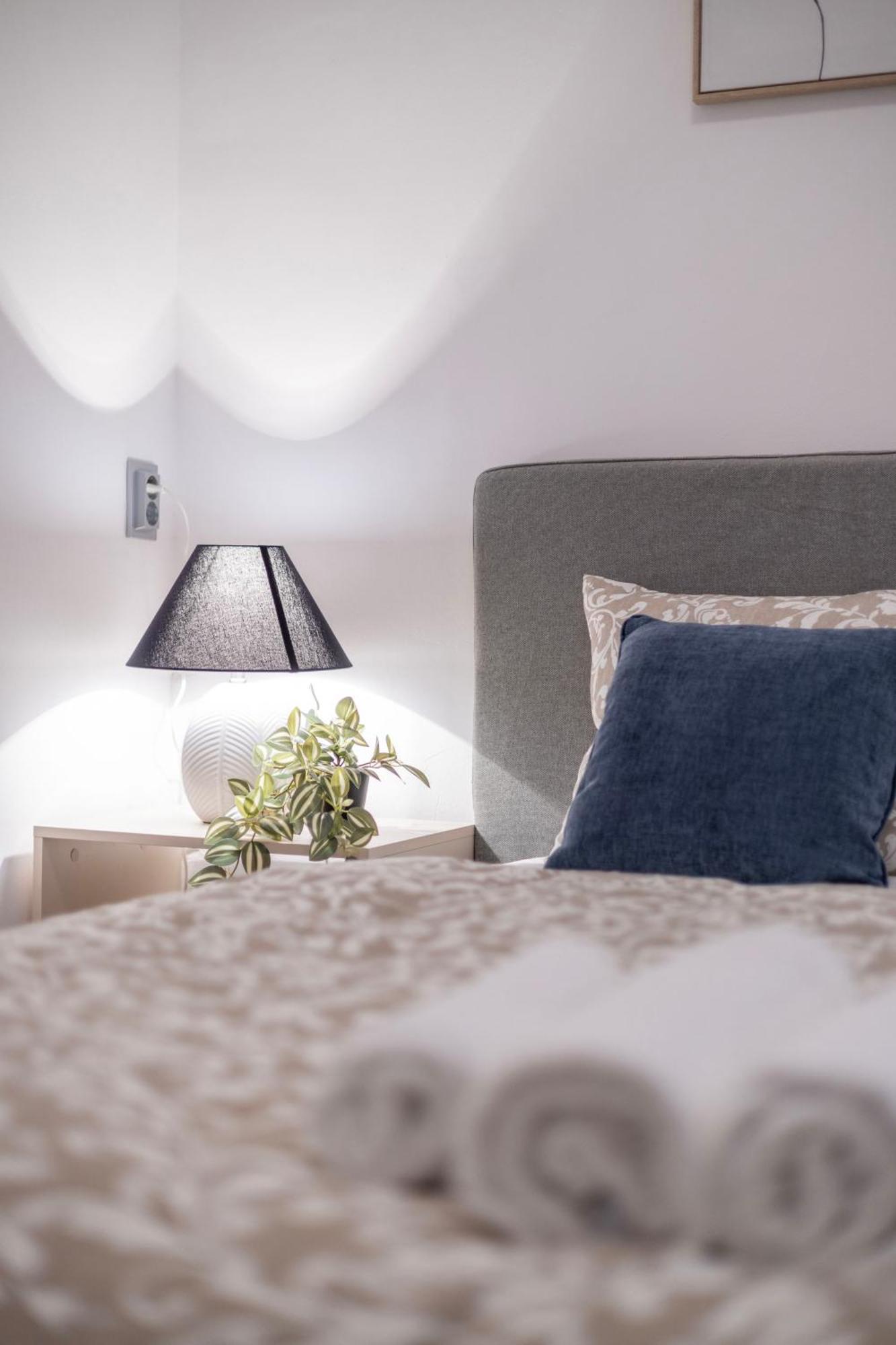 Spacious 4 Bdr, 4 Bthr In The Center Of Apartament *